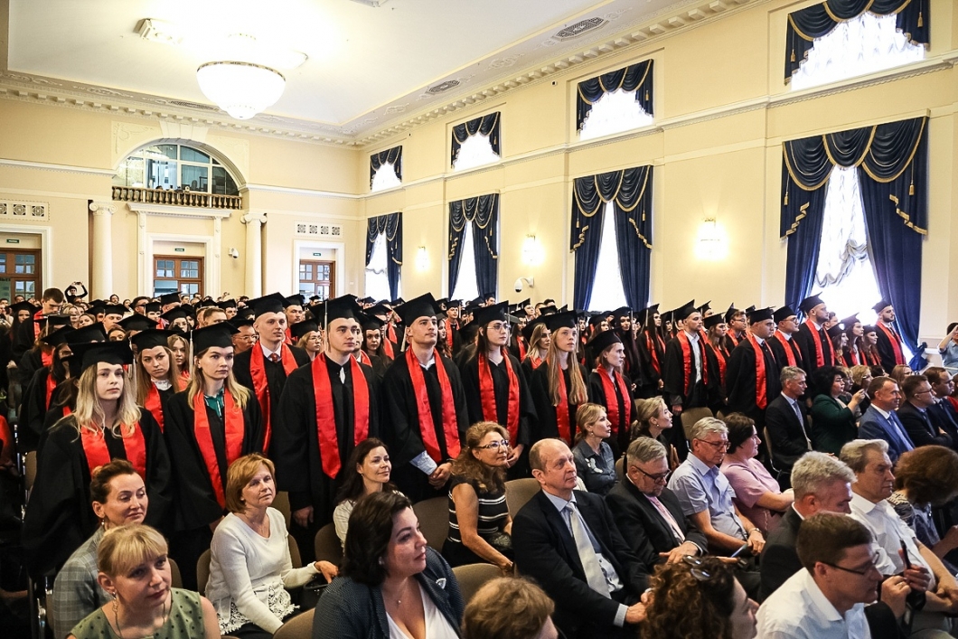 Почти 6000 выпускников из 66 стран мира получили дипломы СПбГУ